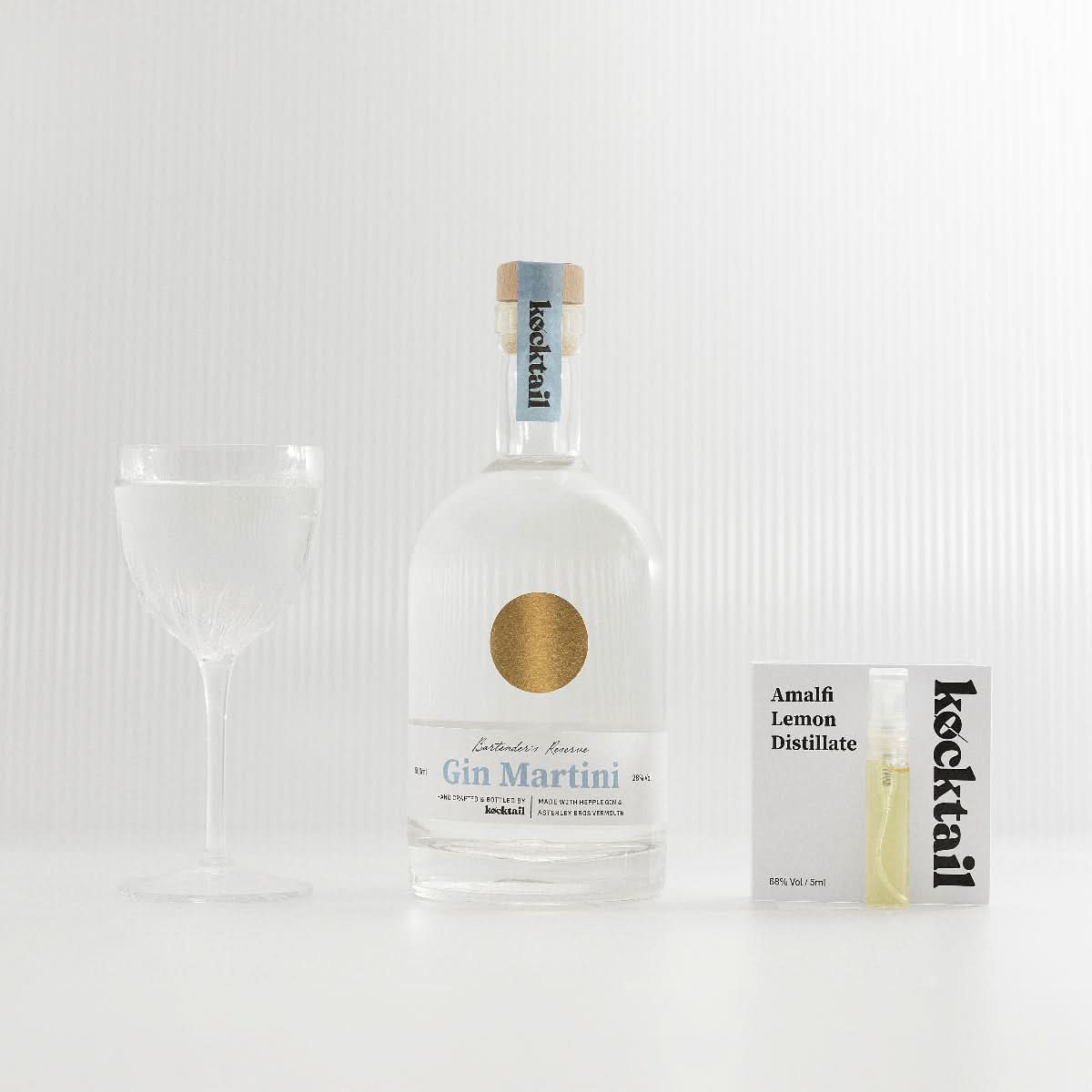 Kocktail Gin Martini served from the freezer with lemon twist – bottled martini with Hepple Gin