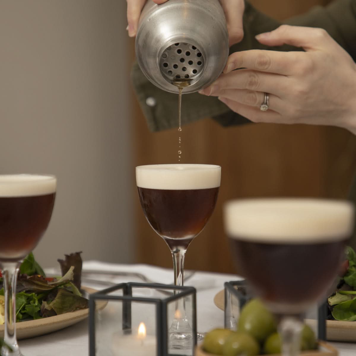 Kocktail Single Espresso Martini Gift Box featuring 100ml bottled cocktail, coffee bean garnish and story card