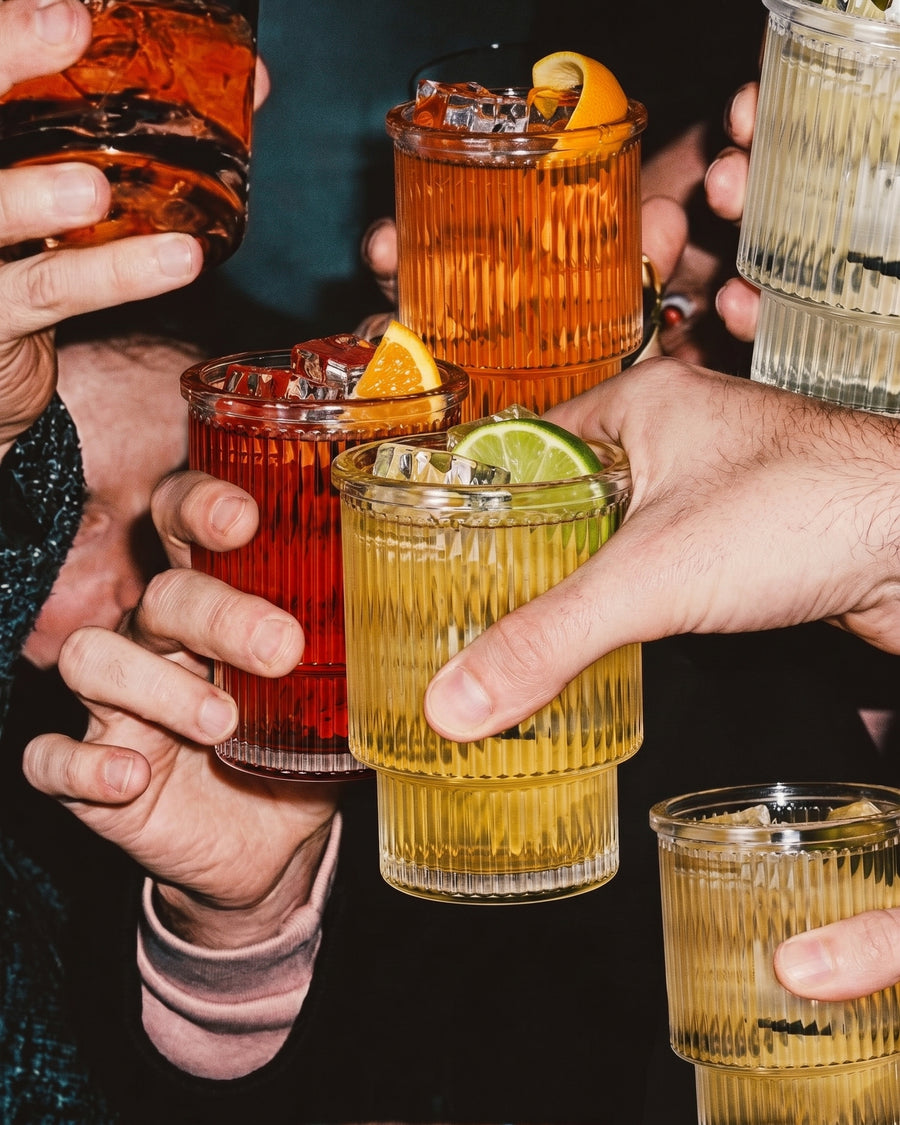 Lift the lid, add ice & garnish